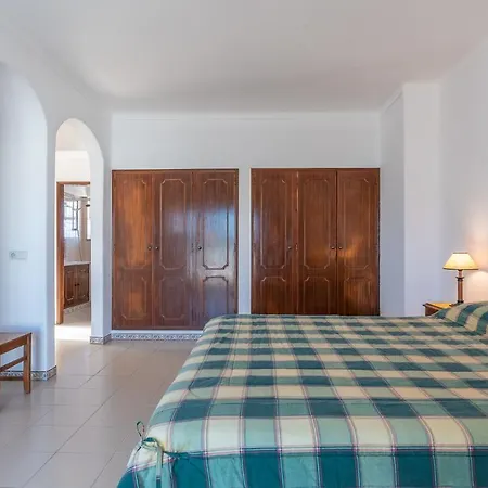 Rona Coelha - Close To The Beach And Amenities - All Ensuite Bedrooms