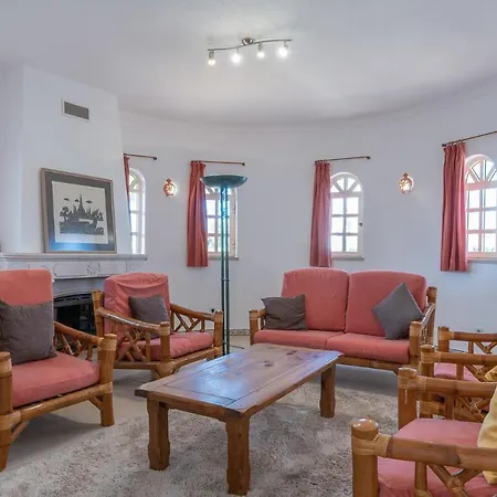 Rona Coelha - Close To The Beach And Amenities - All Ensuite Bedrooms *
