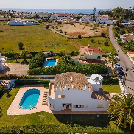 Rona Coelha - Close To The Beach And Amenities - All Ensuite Bedrooms *